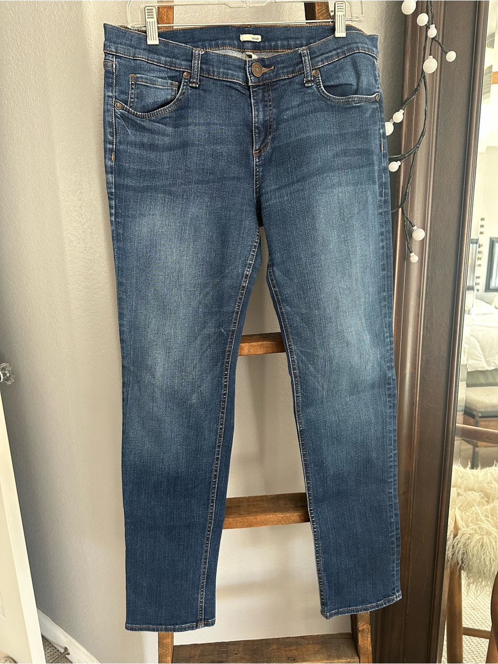 Edison Skinny Jeans in Medium Dark Blue Wash size 32